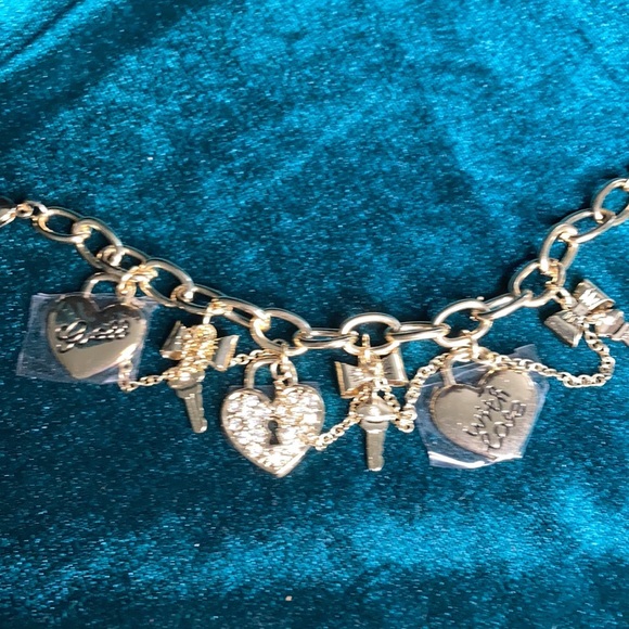 Guess gold tone bracelet with charms - Picture 4 of 4